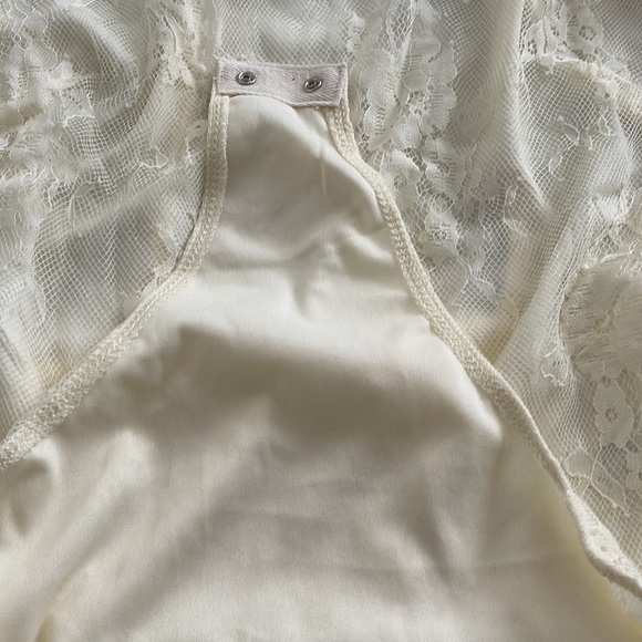 Cream Lace Bodysuit - Picture 6 of 11